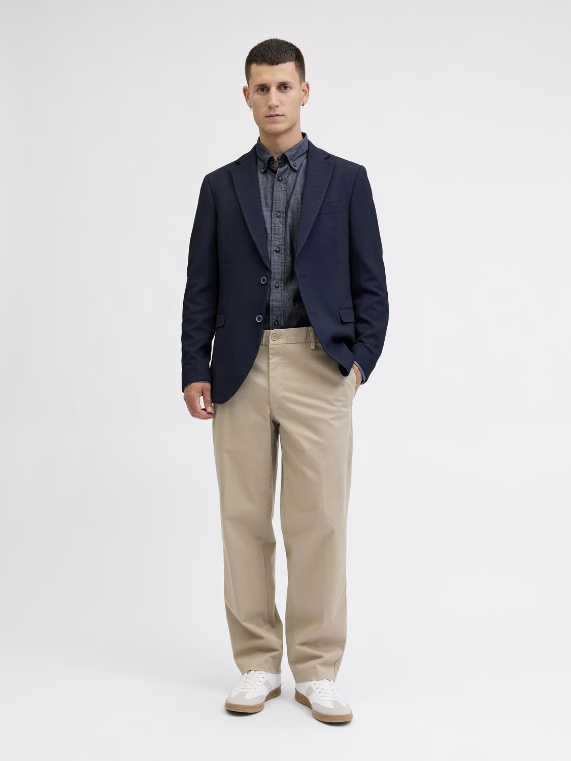 model_shot-front_full